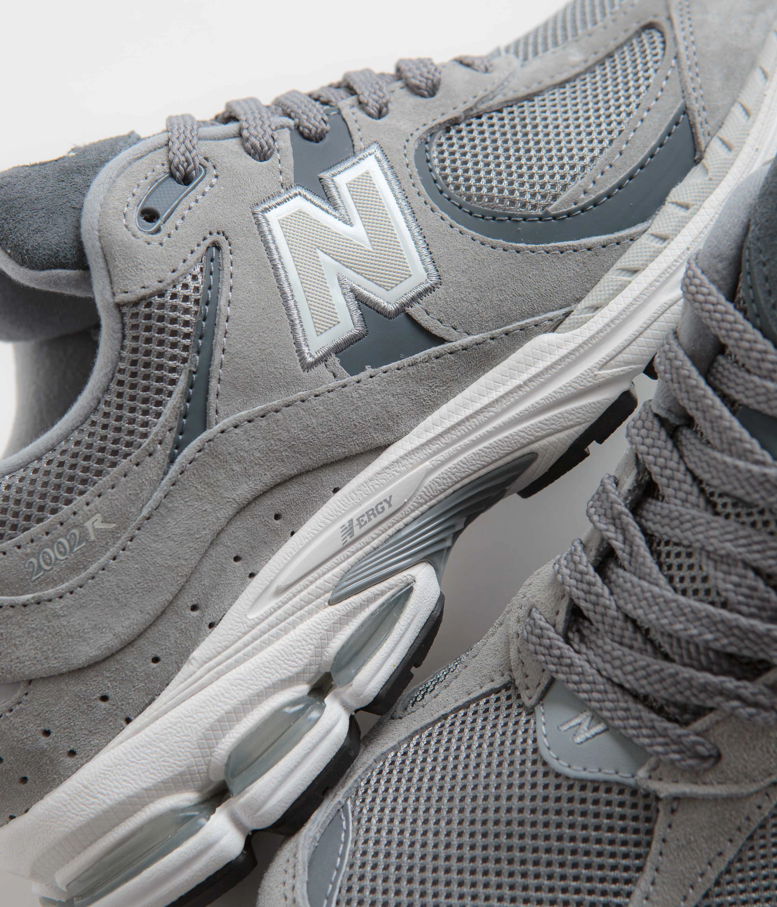 New Balance 2002R Shoes - Steel / Lead