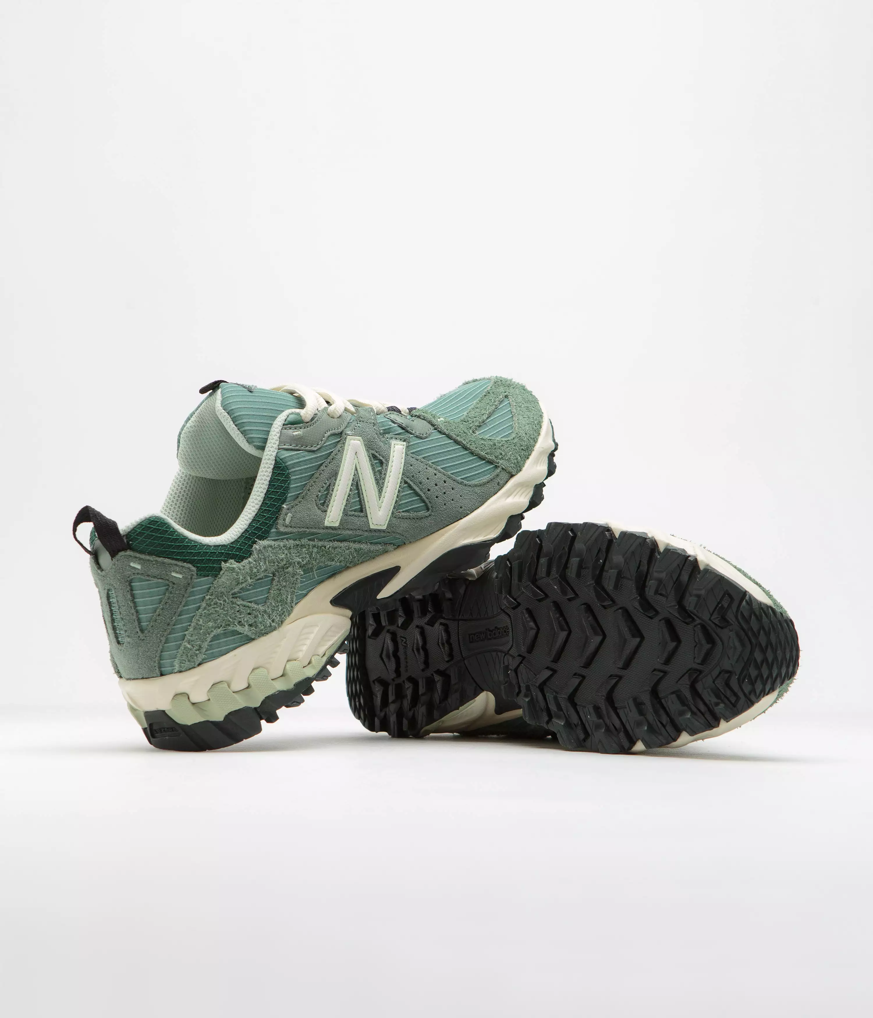 New Balance 610 Shoes - Green / Natural Mint